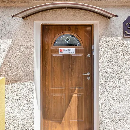 Σπίτι διακοπών 4 Bedroom Awesome In Kobylnica *